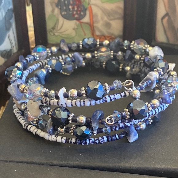 Vintage Jewelry - Elegant Blue Beaded Coil Bracelet